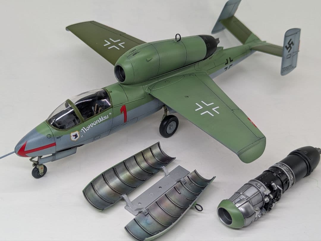 1/48ドイツ空軍戦闘機　ハインケルHe162 A-2 “サラマンダー“ 完成品
