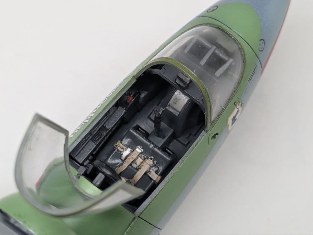 1/48ドイツ空軍戦闘機　ハインケルHe162 A-2 “サラマンダー“ 完成品