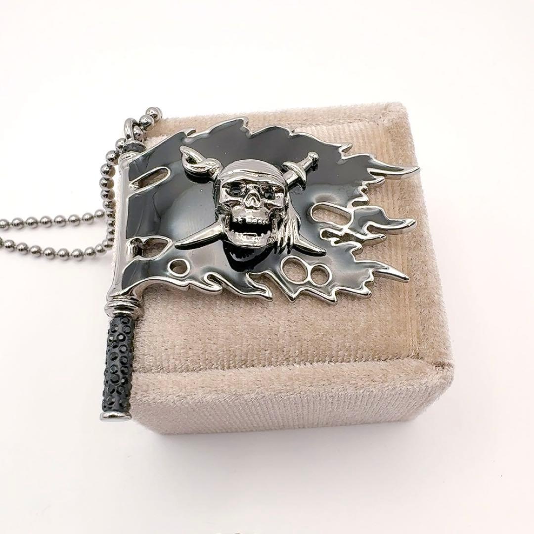 スワロフスキー　ネックレス　パイレーツオブカリビアン　海賊旗モチーフ　ドクロ