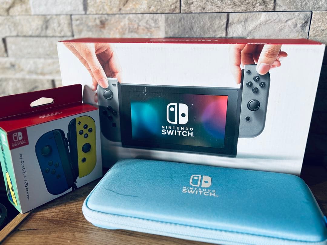 Nintendo Switch 本体 + 付属品（4人プレイ可能）