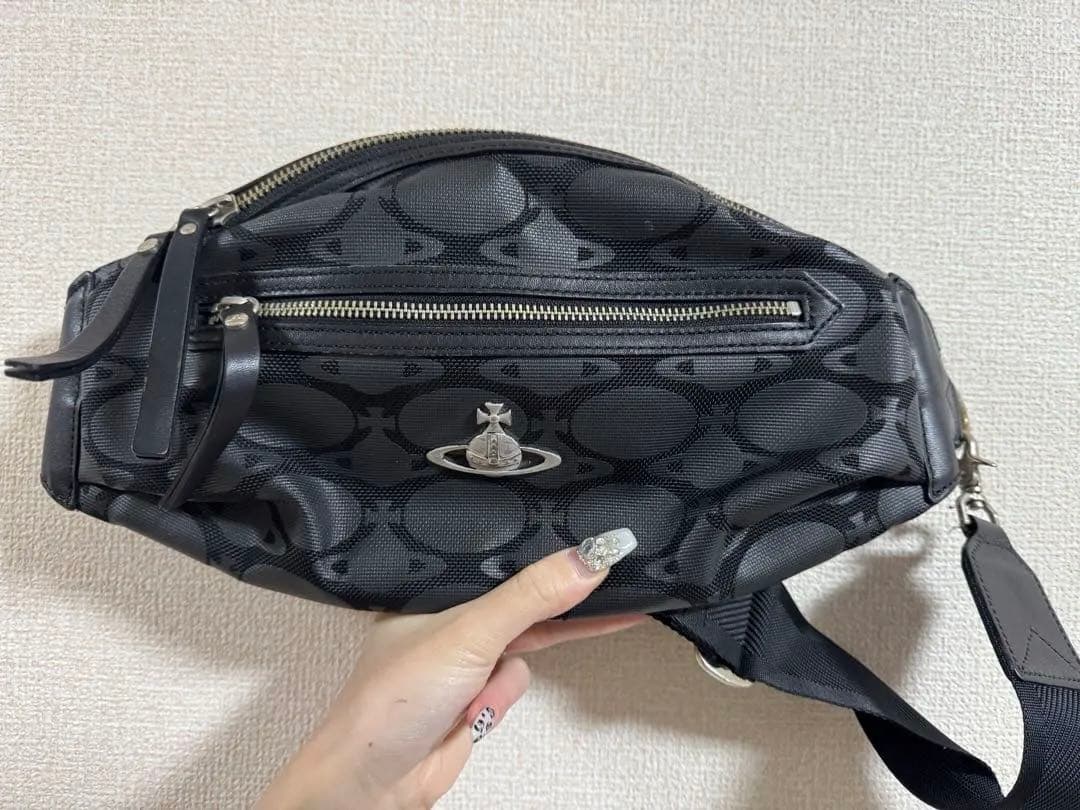 ヴィヴィアンウエストウッド ボディバッグ