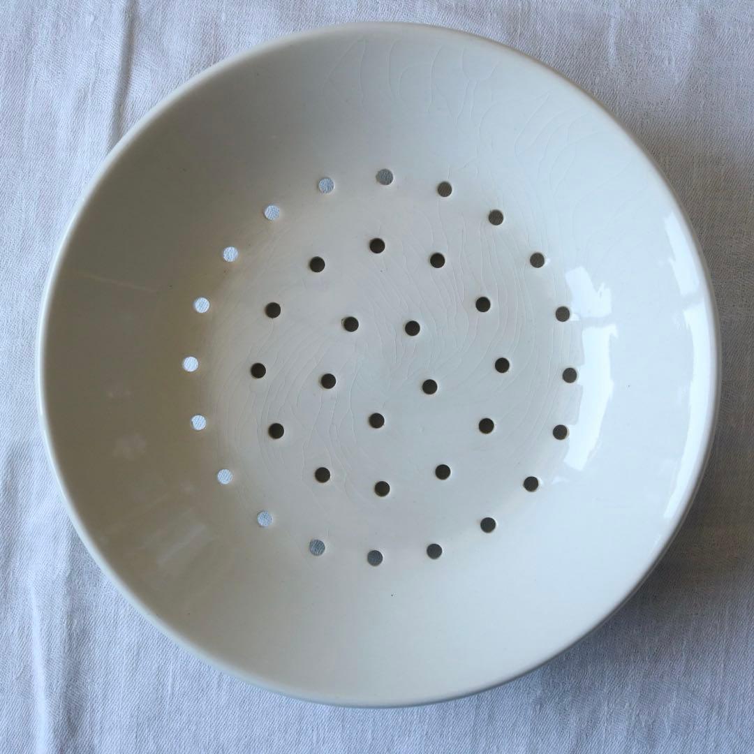 フランス　アンティーク　プレート　水切り　チーズ　豆腐　白　さくらんぼ onlineへ フランス古物 ご紹介致しました 今回は 希少なアイテムに