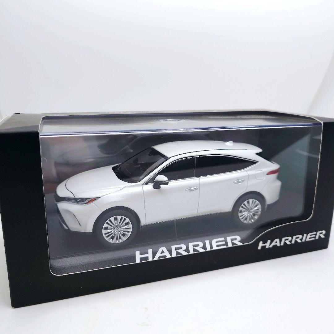 新型ハリアー　 ミニカー ホワイトパールクリスタルシャイン