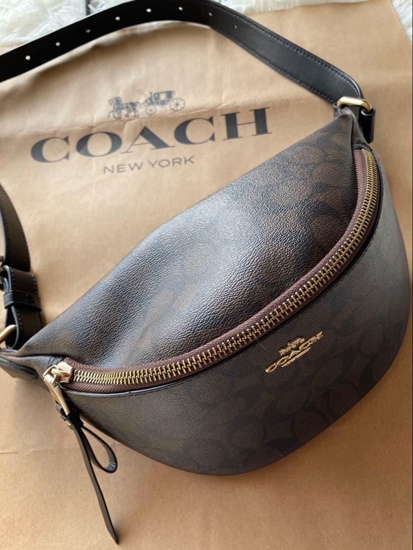 美品✨coach ボディーバッグ　ショルダーウエスト　チャーム付