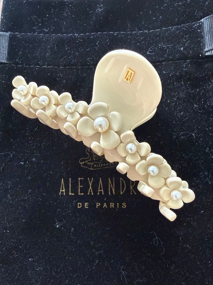 ALEXANDRE DE PARIS 花モチーフ ヘアクリップ - メルカリ