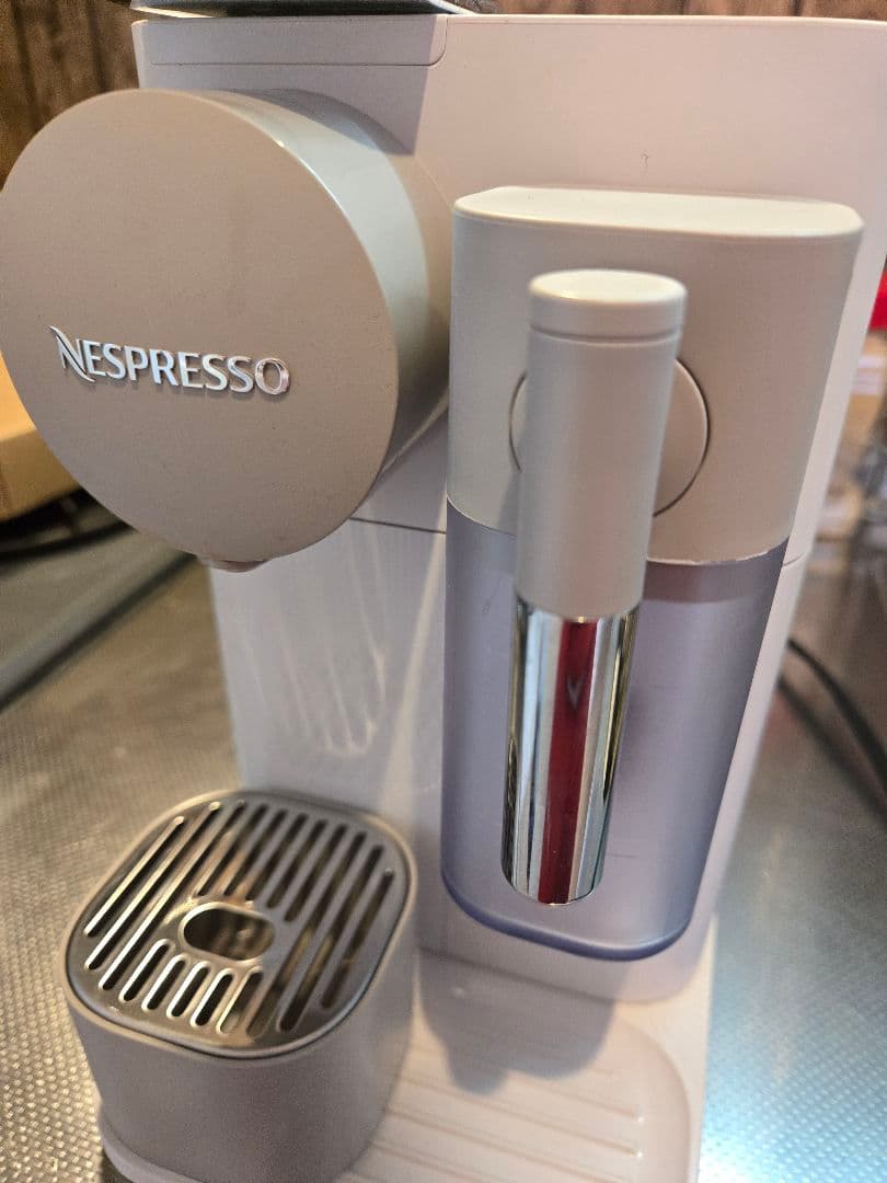 Nespresso エスプレッソマシン スチーム機能付き　ラティシマワン Amazon | ネスプレッソ カプセル式コーヒーメーカー ラティシマ・ワン
