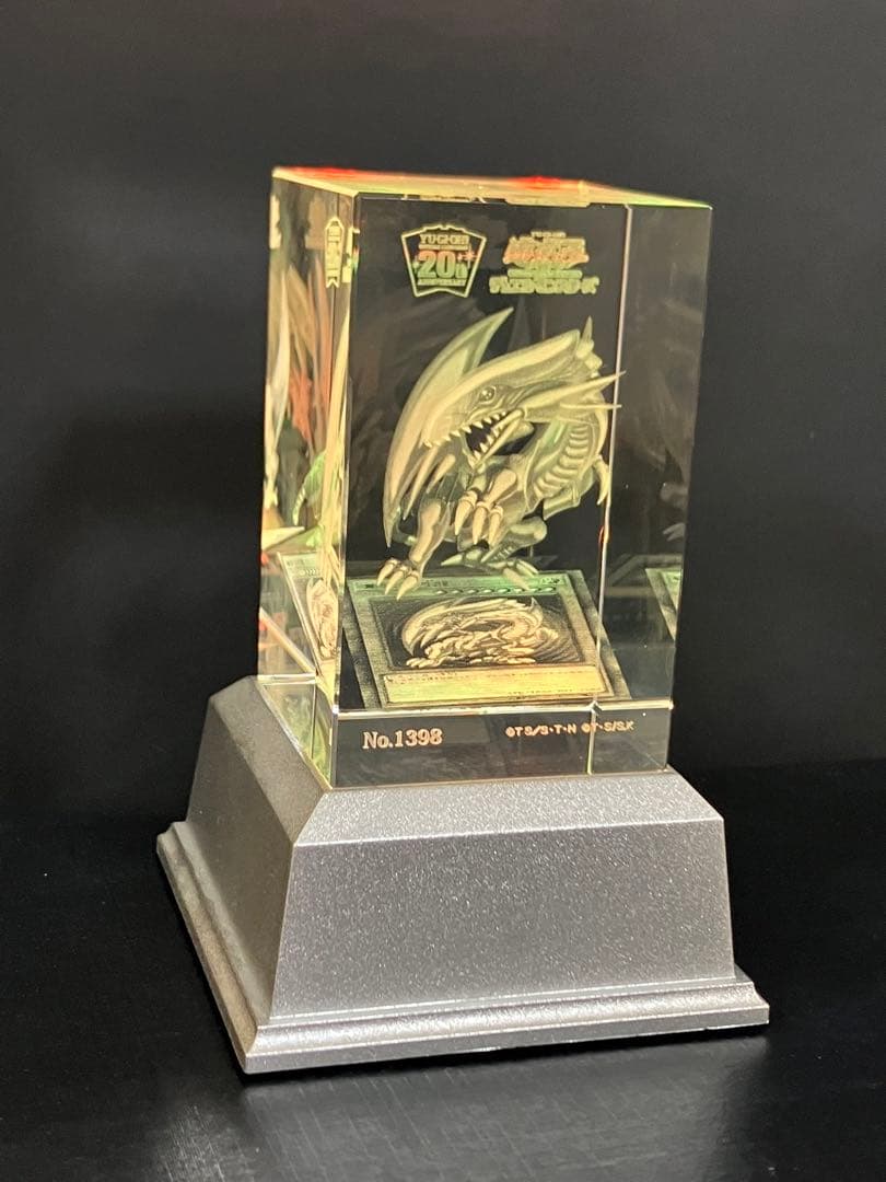 新品 未開封 】遊戯王 20th 青眼の白龍 クリスタルアート ブルーアイズ