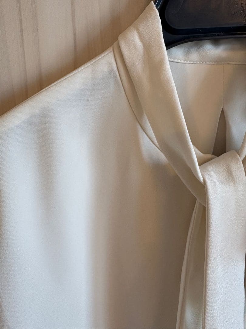 新品 theory luxeセオリーリュクス アイボリー ボウタイブラウス36