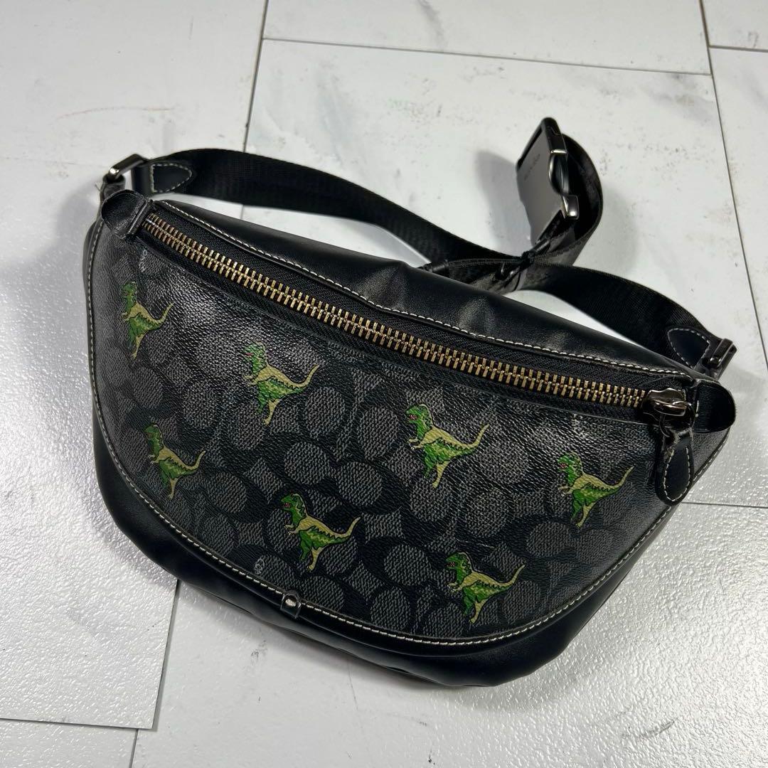 希少 COACH コーチ レキシー ボディーバッグ シグネチャー メンズ