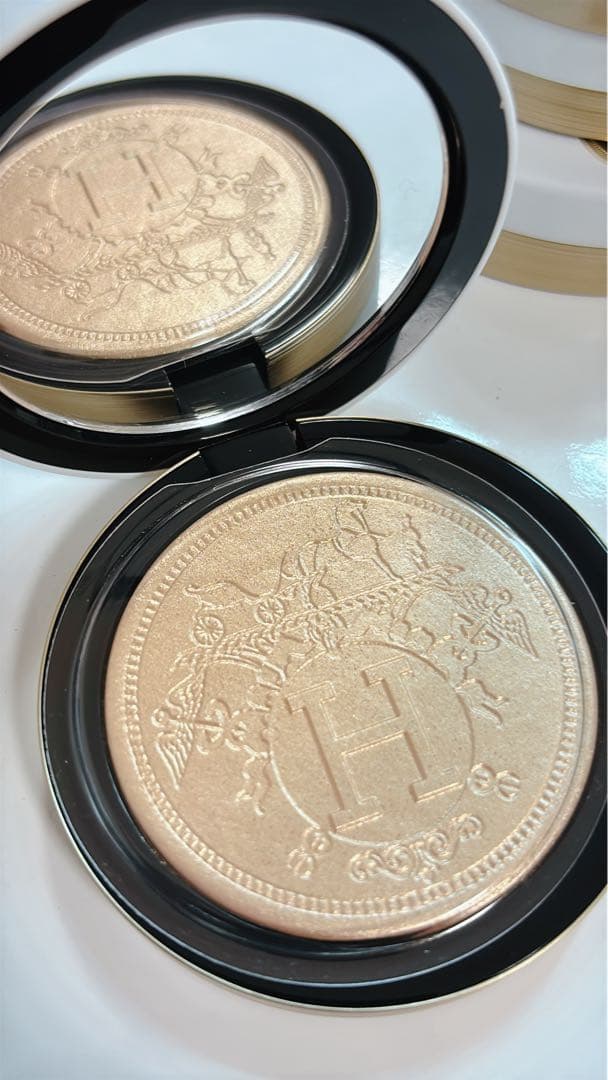 エルメス　ハイライト　01 限定プレストパウダー】プードル オルフェーヴル フェイス＆アイ