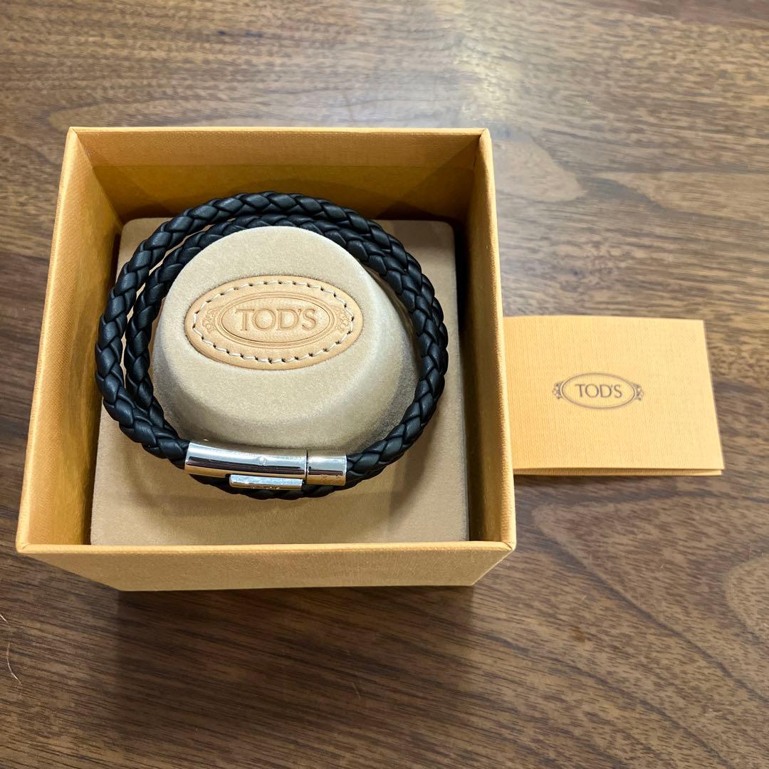 TOD'S ブラックレザー 編み込みブレスレット