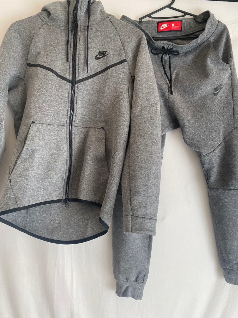 Nike テックフリース　グレー