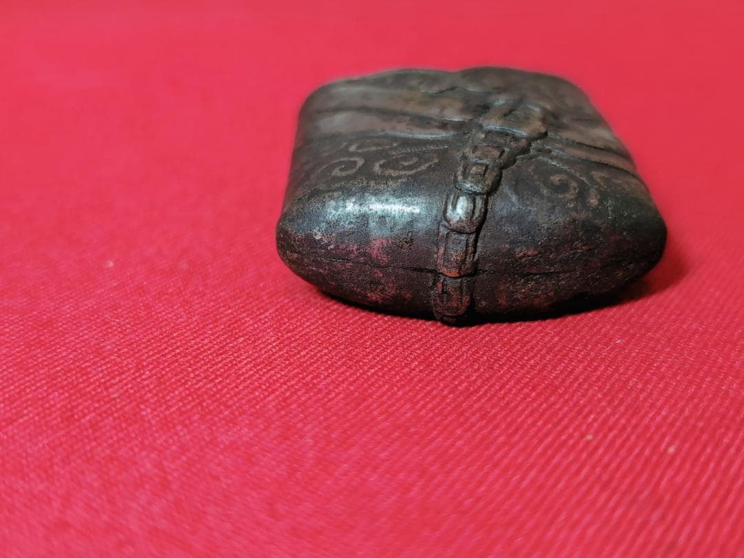 蝶に蜻蛉図 鐺金具 柄頭 鉄銀色絵 無銘 日本刀 刀装具 骨董 古美術 江戸期 Check out our (銘)伊賀金道 拵付短刀 at #checkitout #Japanesesword