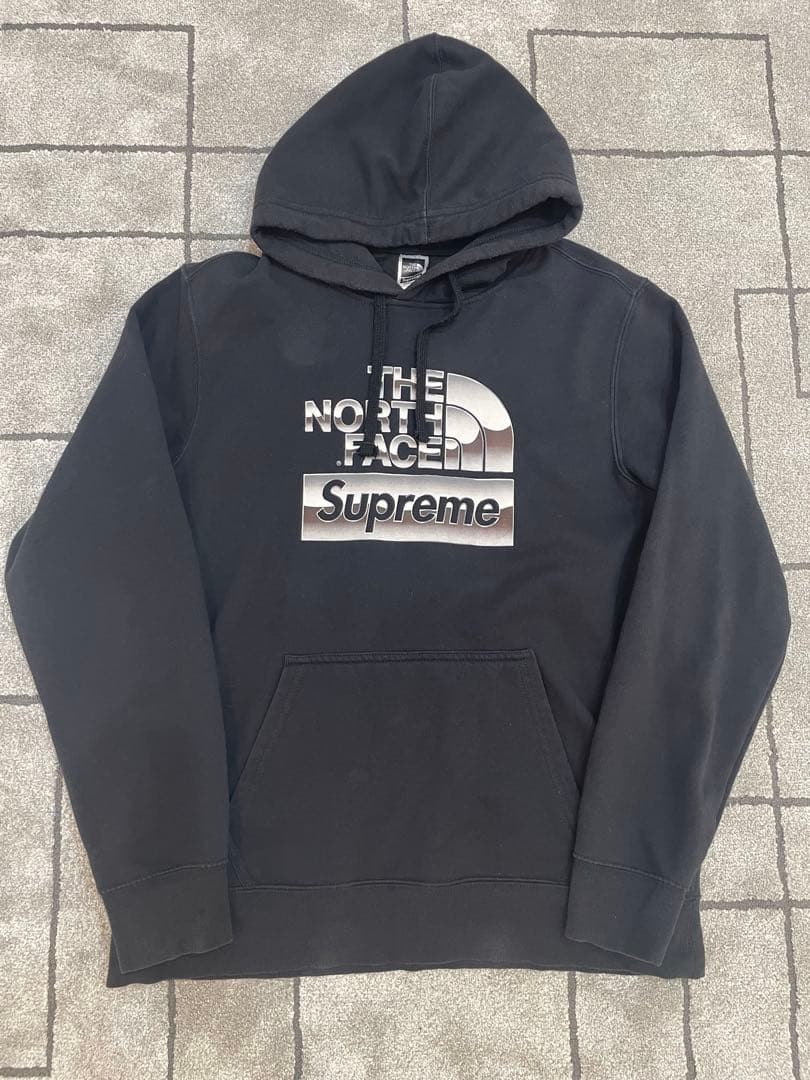 supreme⭐︎The North Faceのパーカー