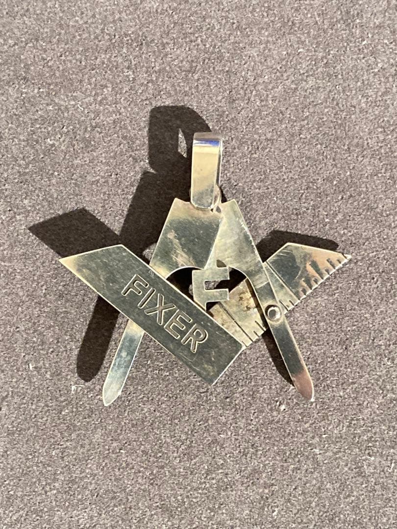 NEON FIXER コンパスデザイン ネックレス