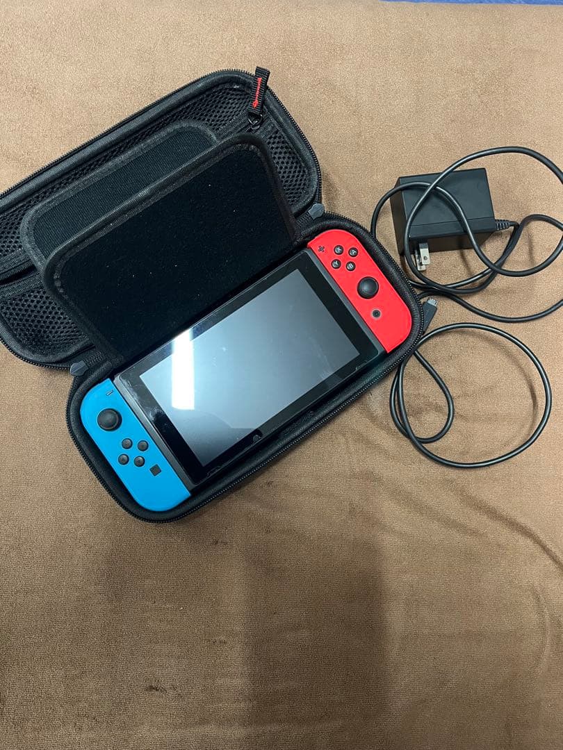 任天堂Switch ケース・充電器付き