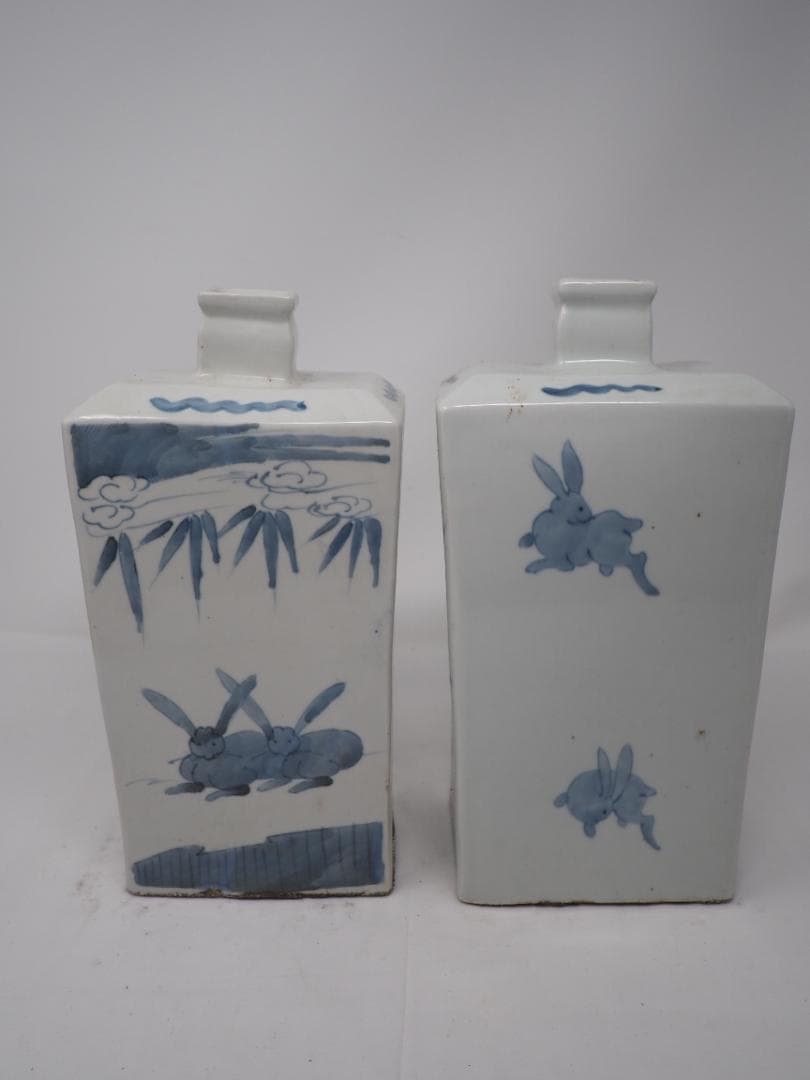 染付兎文白磁徳利　2本セット　角瓶　李朝　漢詩　ウサギ2匹　-SO-B