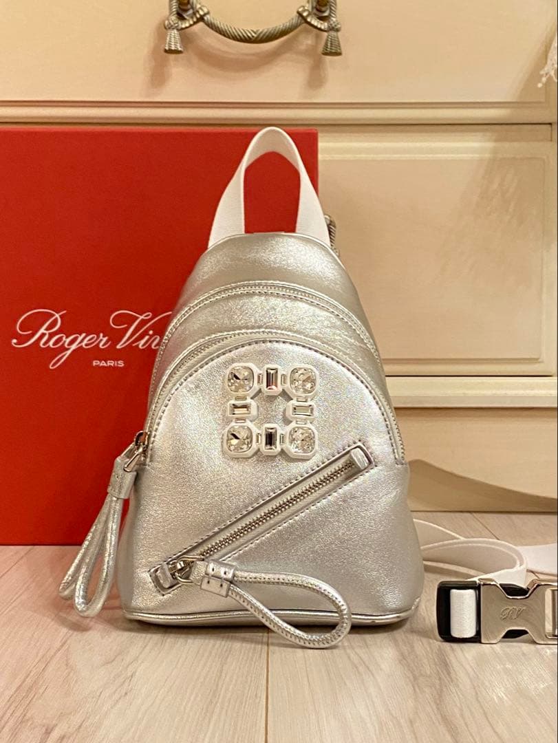 Roger vivier ボディバッグ　シルバー