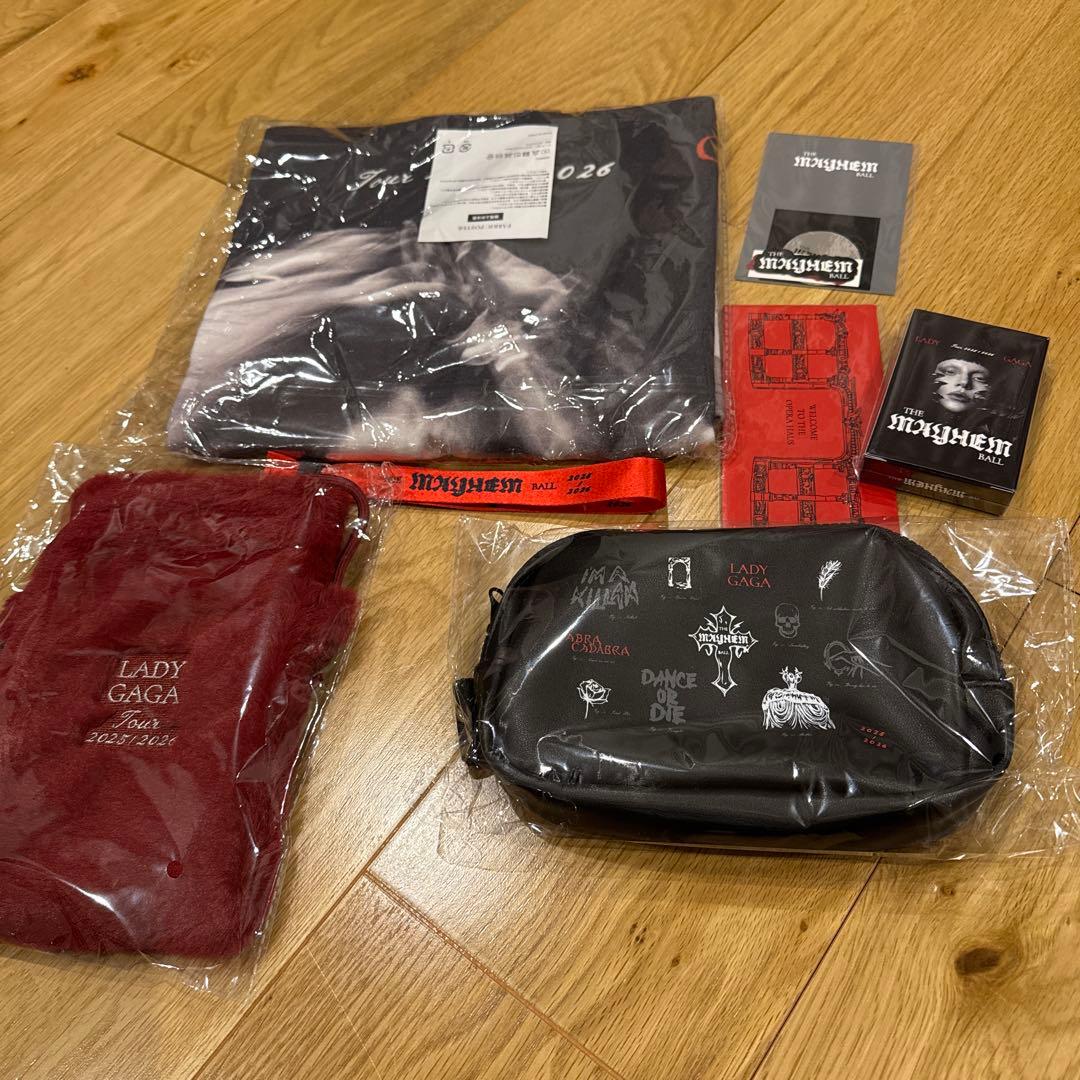 Lady Gaga The Mayhem Ball VIP Gold グッズ