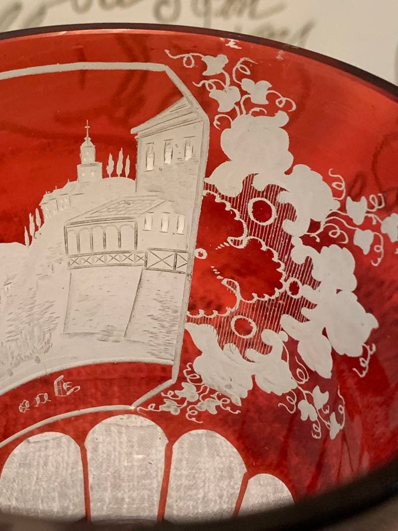 ボヘミアガラス アンティーク19世紀後半 細密にカットされた風景画が