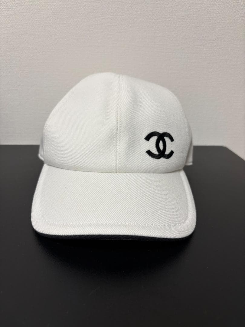 CHANEL ホワイト ベースボールキャップ
