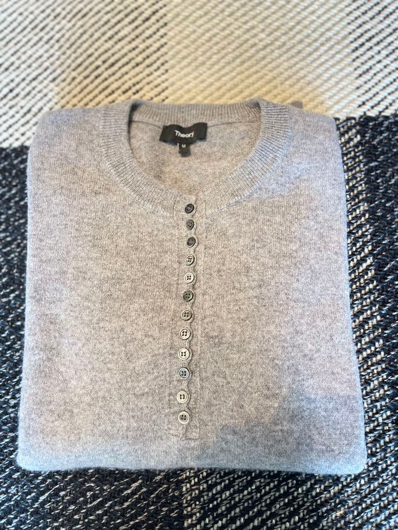 Theory グレー ボタン付き ニット M