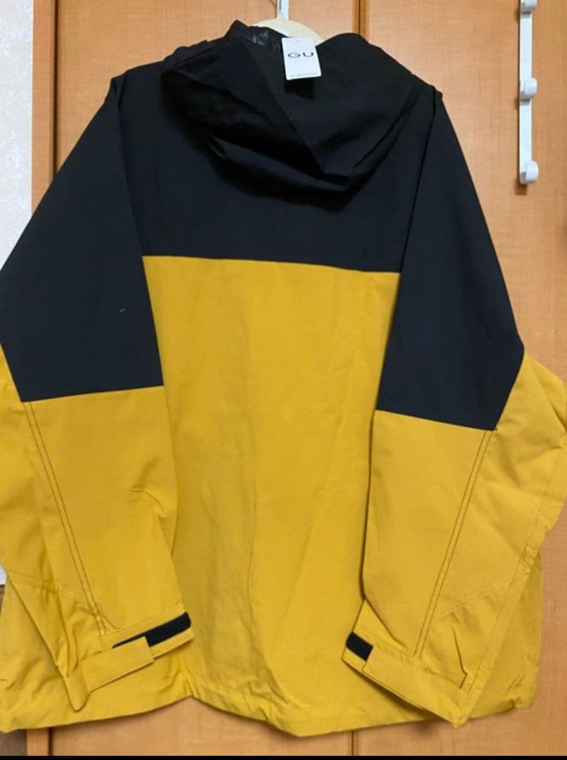 イエロー・ブラック フード付きマウンテンパーカー - メルカリ