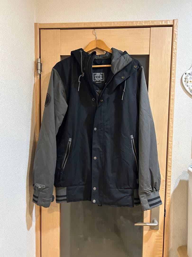 NIKE スノーボードウェア　ブラック•グレー