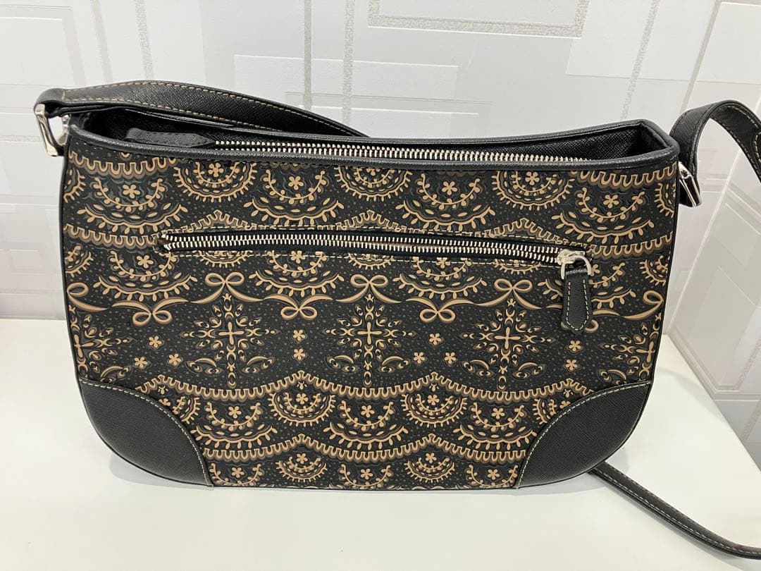 美品未使用品　印傳屋のプライデンショルダーバッグ