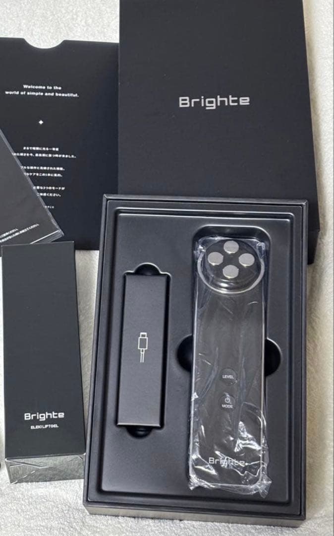 Brighte 美顔器 （ELEKI LIFT と化粧水)