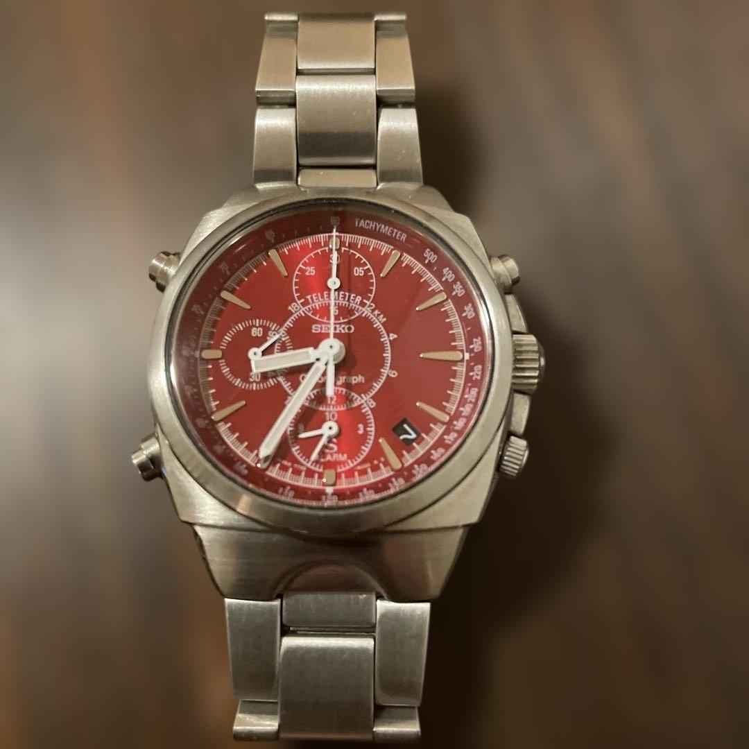 SEIKO SUS クロノグラフ、レッド SEIKO SBPY159 Pokemon Charizard Red Limited Edition Solar Men's