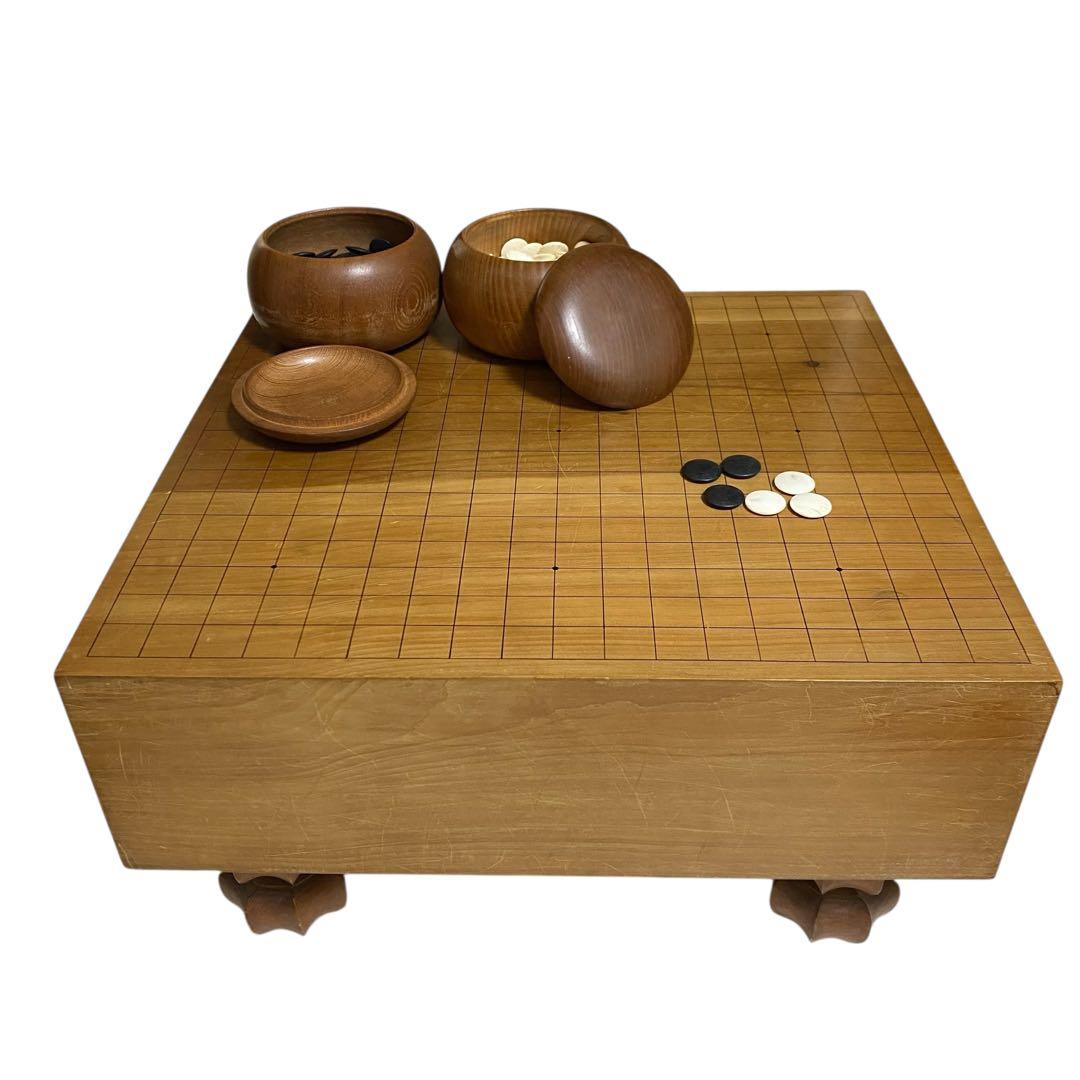 天然木脚付きへそ有り囲碁盤と碁石セット 囲碁セット 新桂7号折碁盤セット(蛤碁石25号・木製碁笥栗大) | 折碁盤