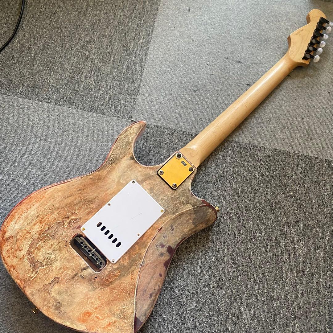 ジミヘンドリックスサイケペイントストラトキャスター！奇抜なデザイン