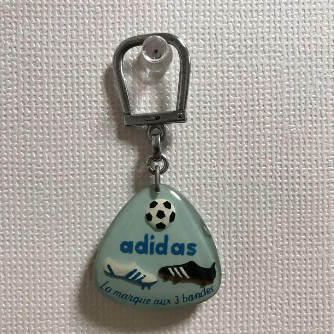 ヴィンテージ  フランス　ブルボンキーホルダー　adidas 60年代フランスヴィンテージ キーホルダー adidas | French Brocante