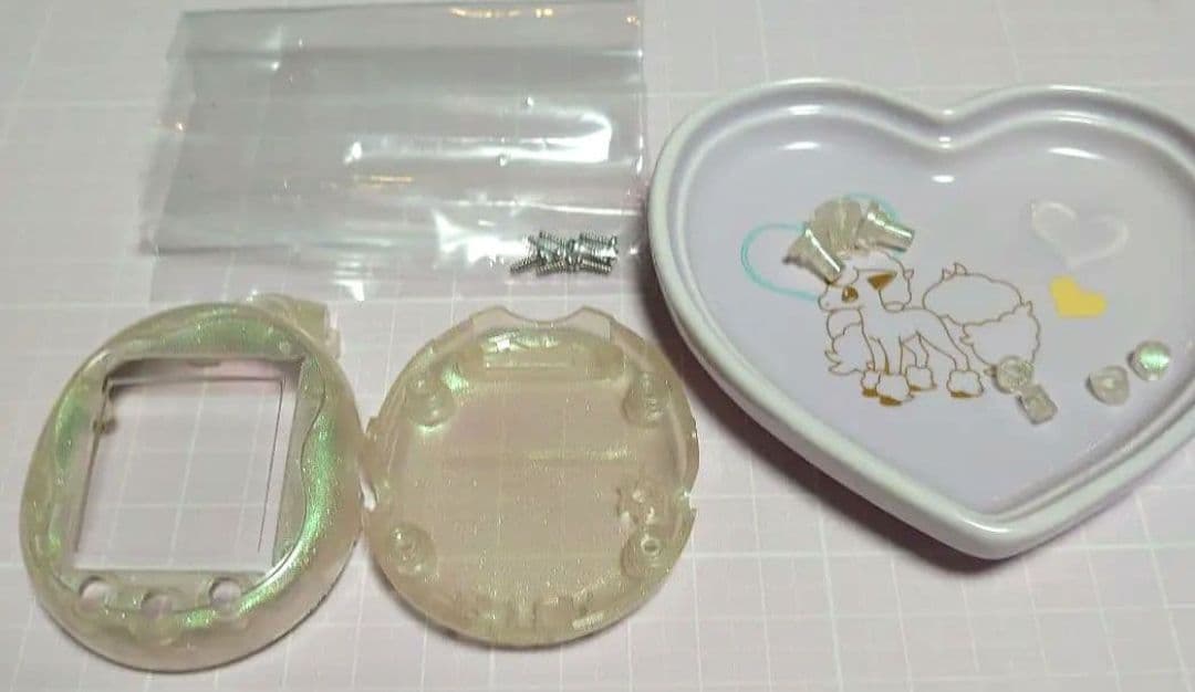 たまごっちユニ カスタムシェル オーロラホワイト Tamagotchi Uni