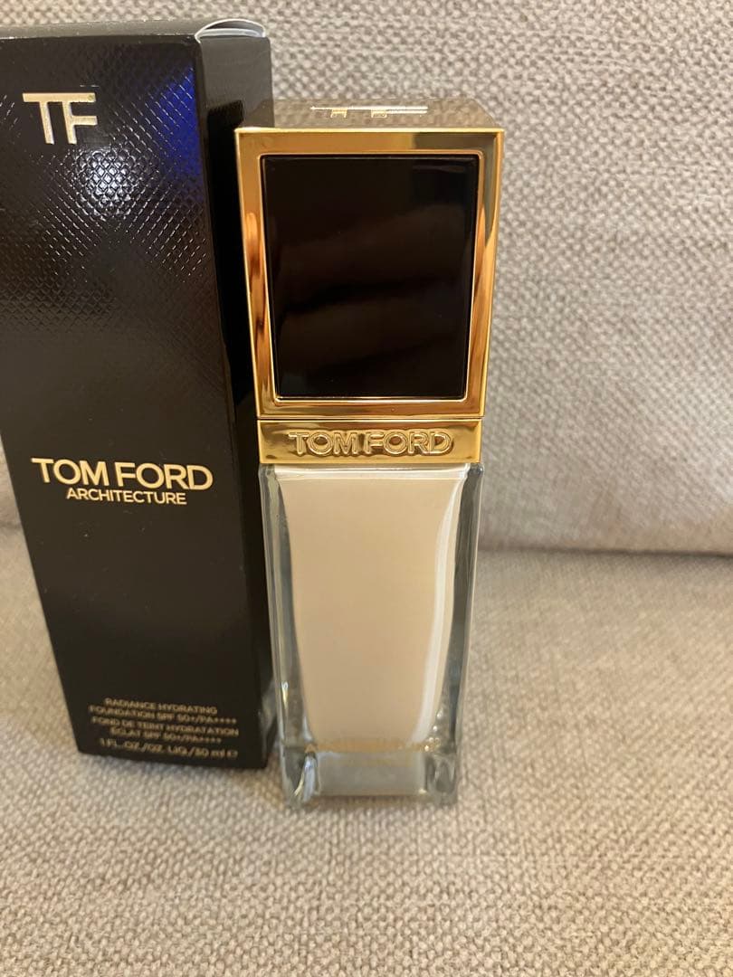 トムフォード アーキテクチャー ラディアンス ハイドレーティング 2,0N