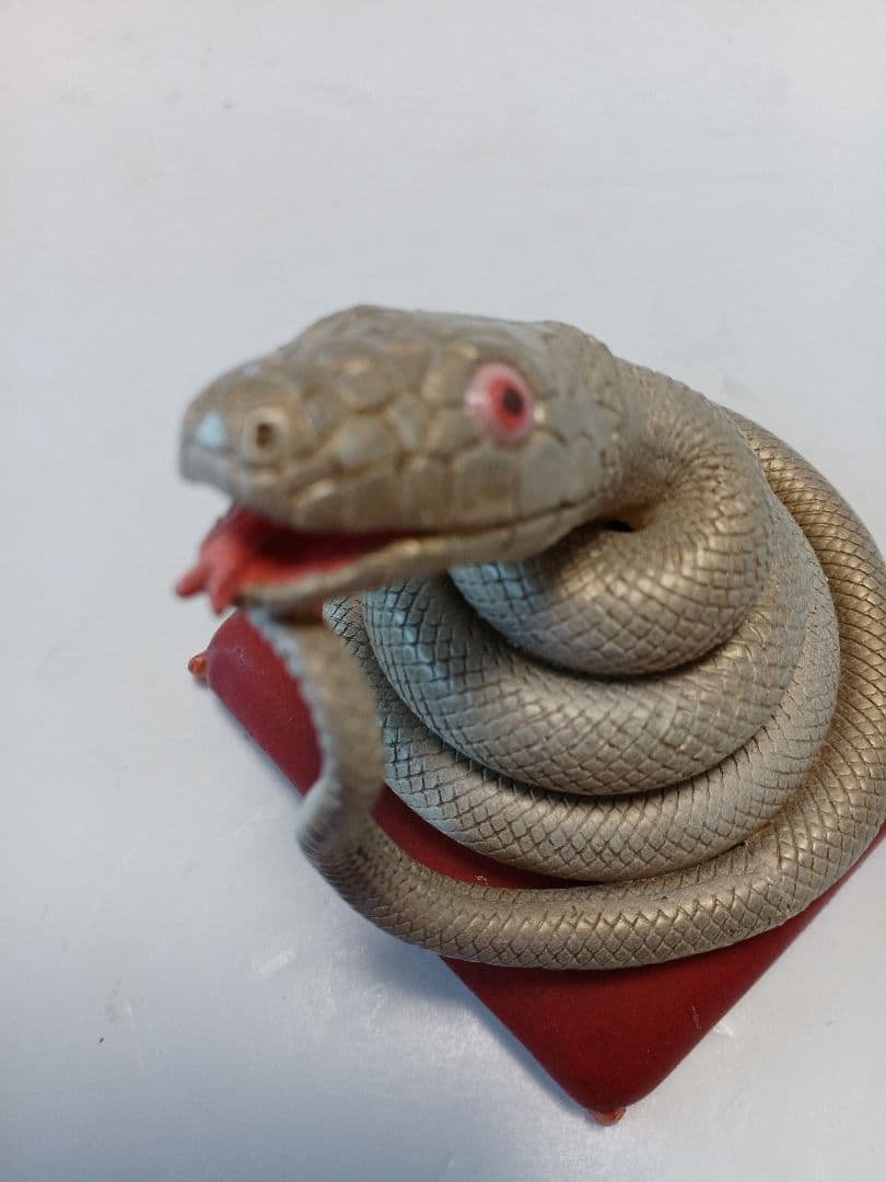 朝隈俊男さん　巳　蛇　サイン入り　高さ７センチ