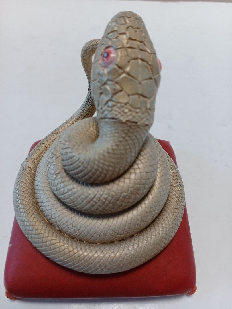 朝隈俊男さん　巳　蛇　サイン入り　高さ７センチ