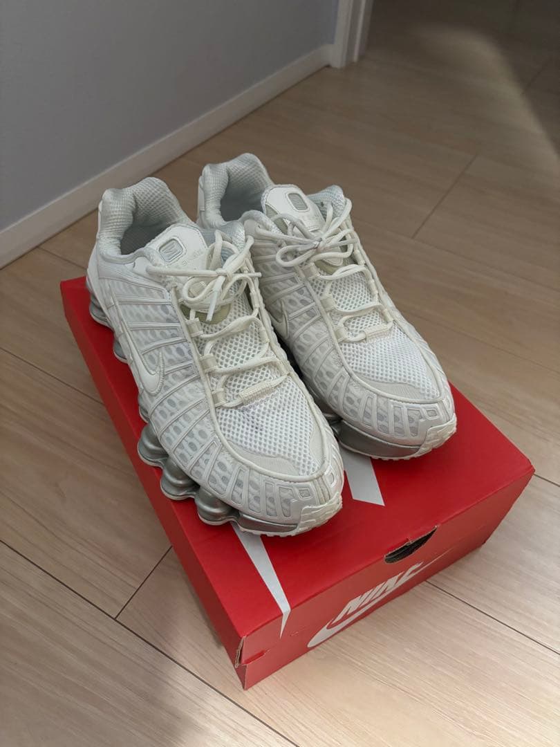 Nike Shox ホワイト スニーカー NIKE SHOX TL WHITE/WHITE-METALLIC SILVER-MAX ORANGE（ナイキ