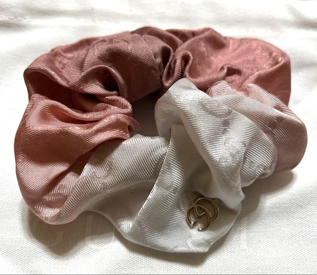 ☆ほぼ未使用☆GUCCI GGシルクジャガードシュシュ　ローズグラデーション