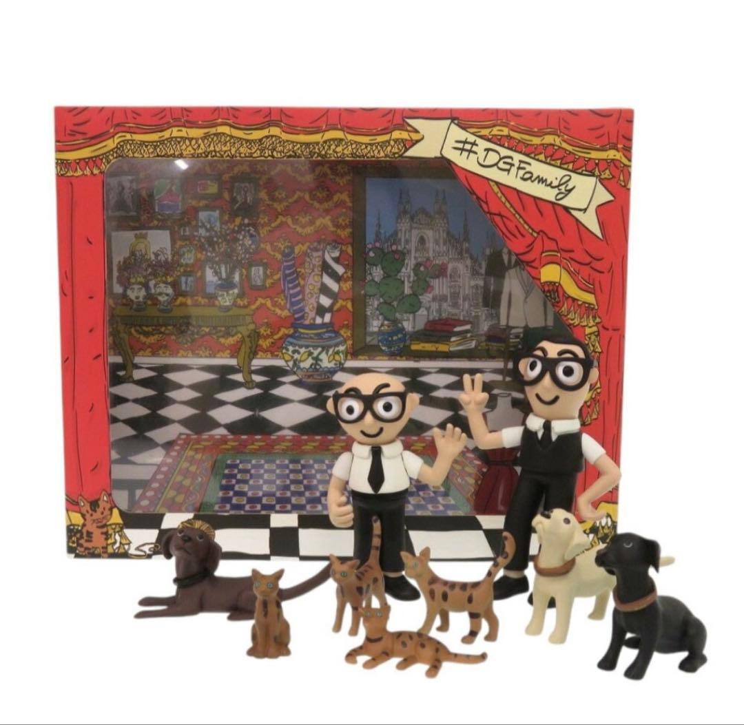 DOLCE&GABBANA DG family toys 置物 フィギュア DGFamily Figurines By Dolce & Gabbana DGToys - The Toy Chronicle