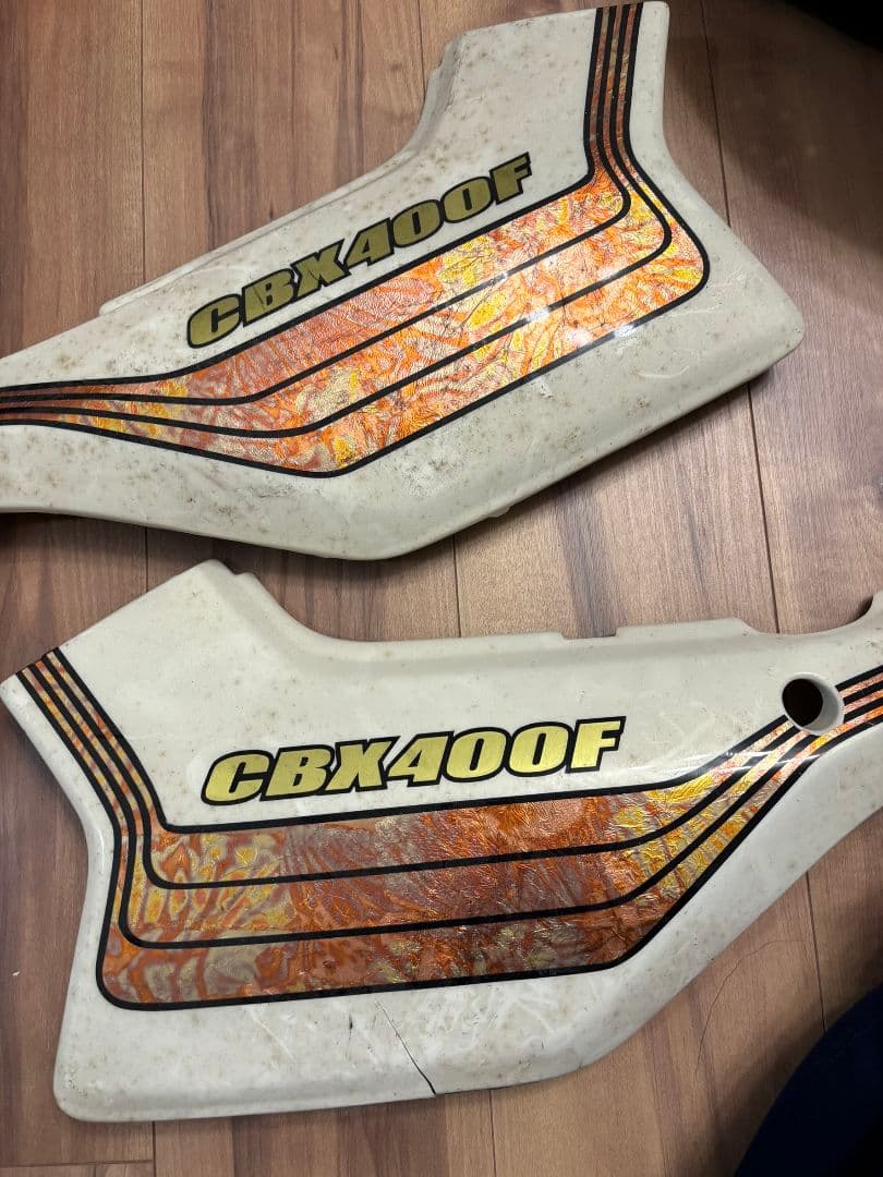 CBX400F 純正サイドカバー　ジャンク　割れあり パーツ 2枚セット