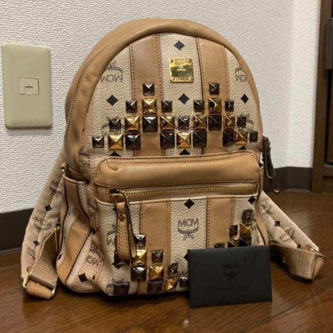 MCM ハート型 スタッズ付きリュック ベージュ Mini Stark サイドスタッズ バックパック - ヴィセトス コニャック