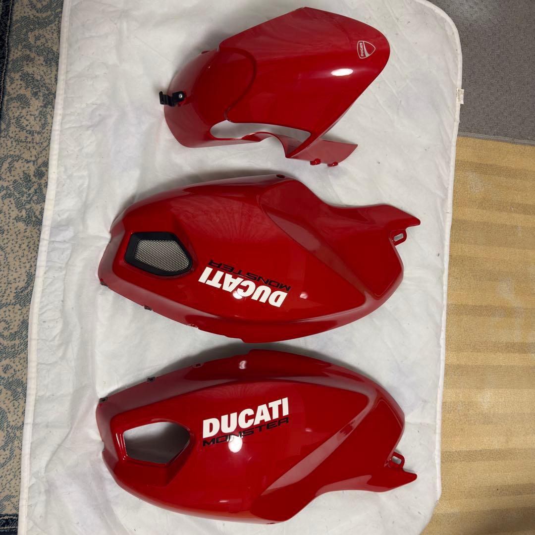 DUCATI MONSTER レッドパーツ 3点セット