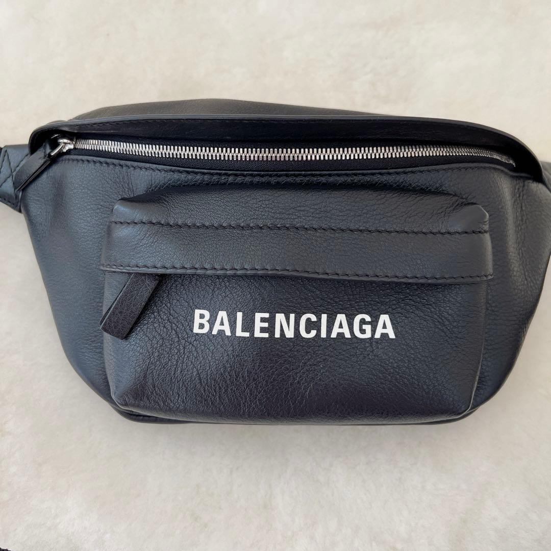 BALENCIAGA バレンシアガ ボディバッグ ウエストポーチ レザー ロゴ