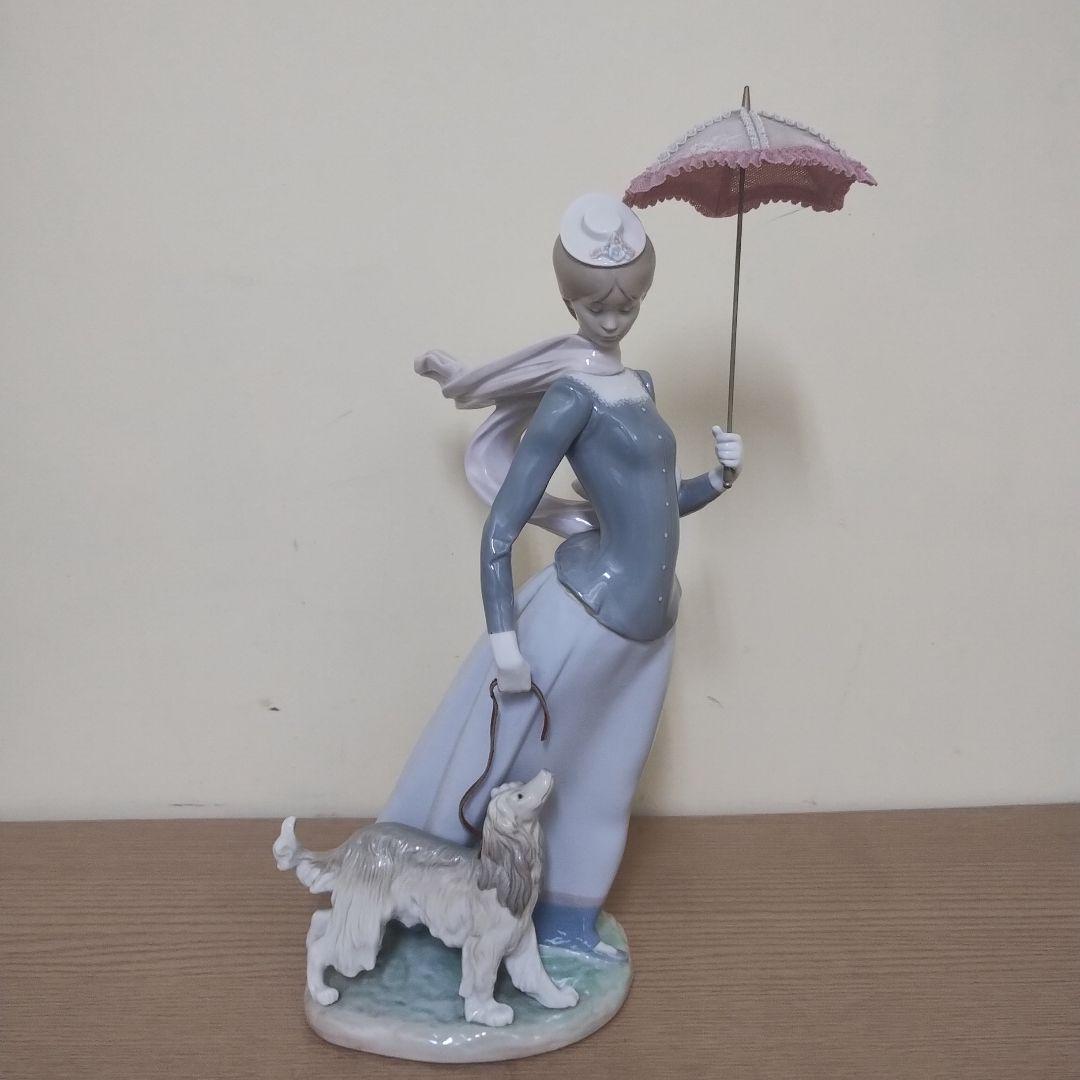 リヤドロ 愛犬とかける貴婦人