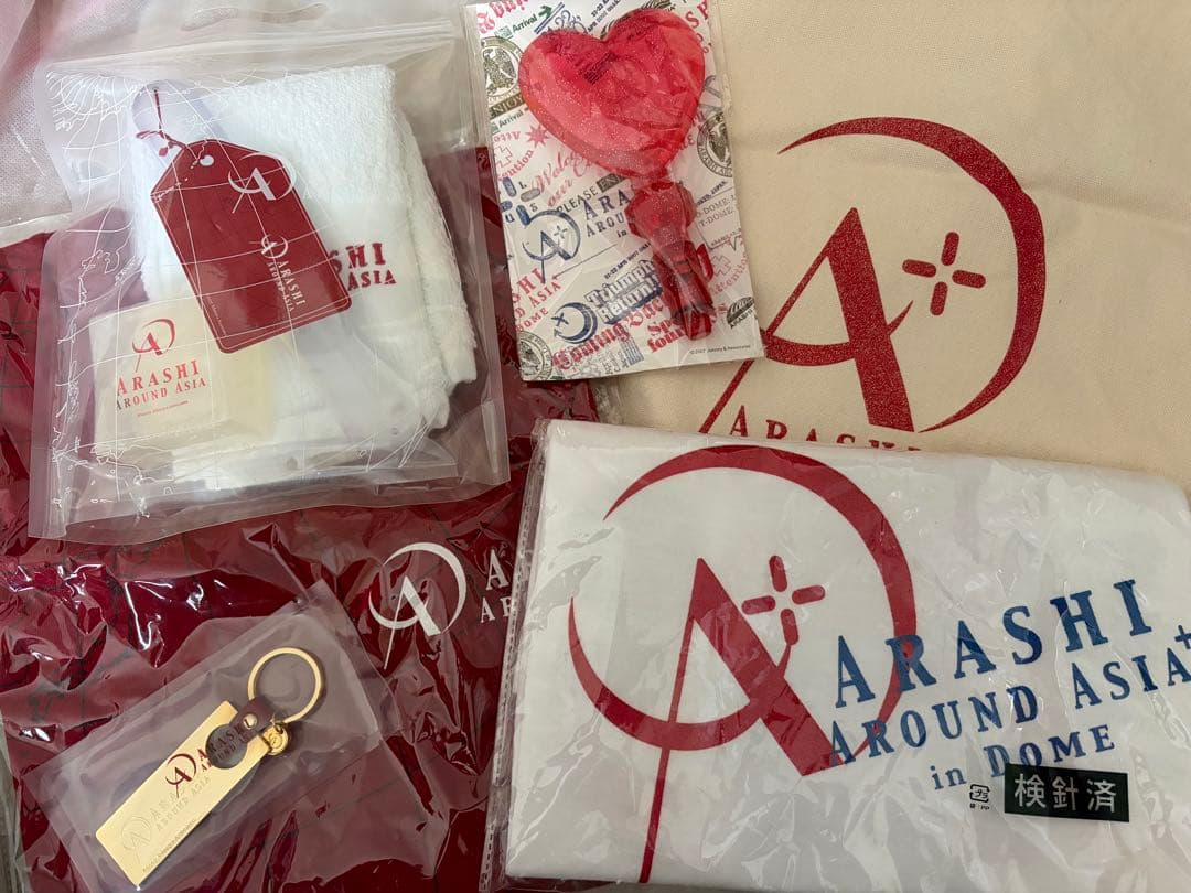 嵐 AROUND ASIA トラベル キーホルダー ペンライト Tシャツ バッグ 使用一回 嵐 AROUND ASIA トラベル キーホルダー ペンライト Tシャツ