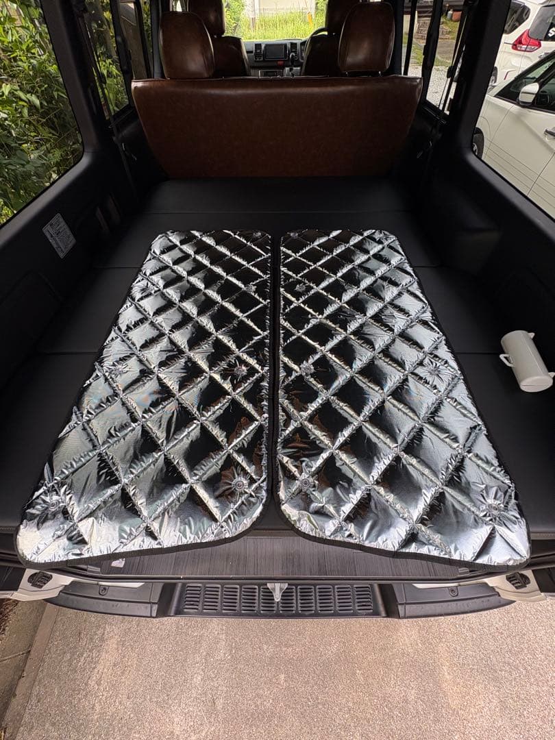 ハイエースバン　Aizu　アイズ　マルチシェード【セカンド左右：3分割】 高断熱性能、安心の国内生産のハイエース専用マルチシェード:アイズ