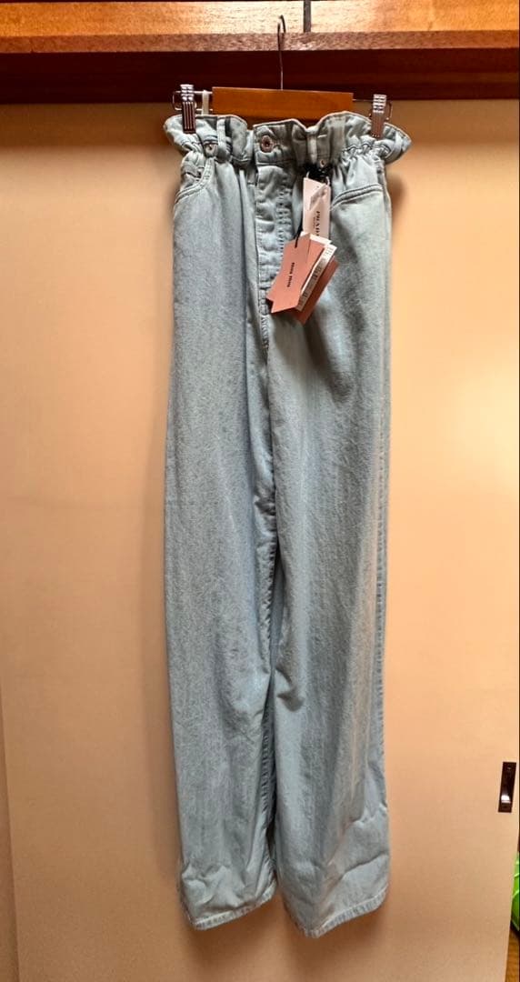 miumiuライトブルーデニムパンツ ウエストゴム