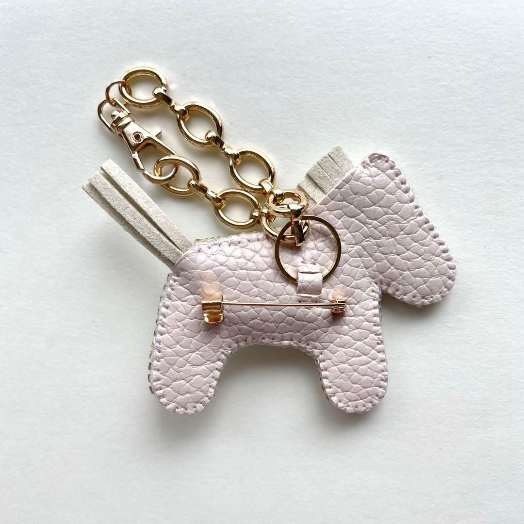 馬 ポニー ビーズ刺繍ブローチ バッグチャーム ブローチ 2way - メルカリ